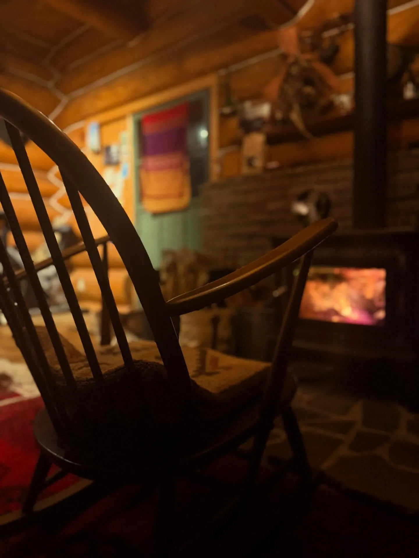 #ロッキングチェア と薪ストーブ